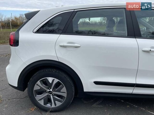 Белый Киа Niro, объемом двигателя 0 л и пробегом 96 тыс. км за 16800 $, фото 8 на Automoto.ua