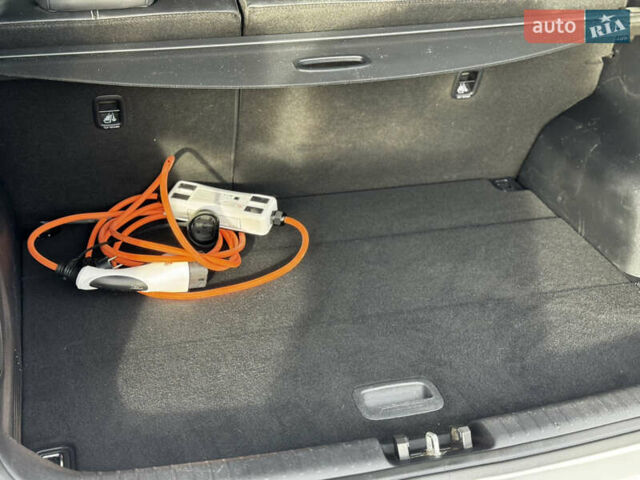 Білий Кіа Niro, об'ємом двигуна 0 л та пробігом 117 тис. км за 19750 $, фото 54 на Automoto.ua