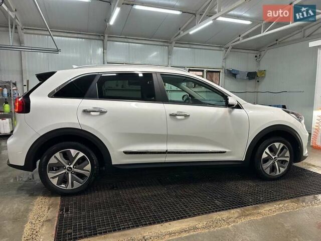 Білий Кіа Niro, об'ємом двигуна 0 л та пробігом 35 тис. км за 24400 $, фото 30 на Automoto.ua