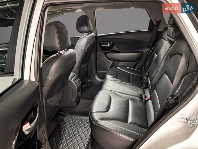 Белый Киа Niro, объемом двигателя 0 л и пробегом 129 тыс. км за 20032 $, фото 22 на Automoto.ua