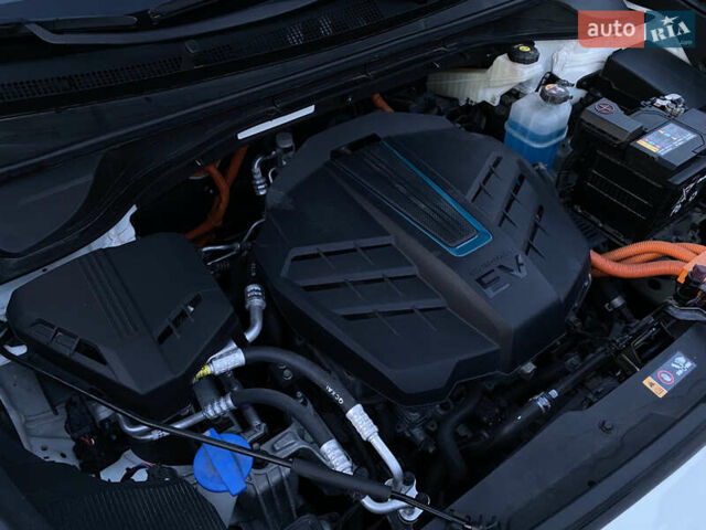 Білий Кіа Niro, об'ємом двигуна 0 л та пробігом 68 тис. км за 20750 $, фото 24 на Automoto.ua