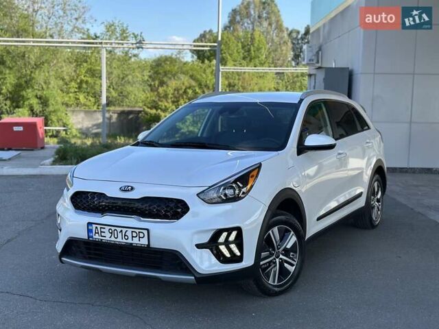 Белый Киа Niro, объемом двигателя 1.58 л и пробегом 18 тыс. км за 25900 $, фото 3 на Automoto.ua