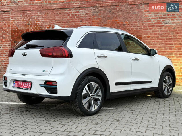 Білий Кіа Niro, об'ємом двигуна 0 л та пробігом 118 тис. км за 20500 $, фото 26 на Automoto.ua