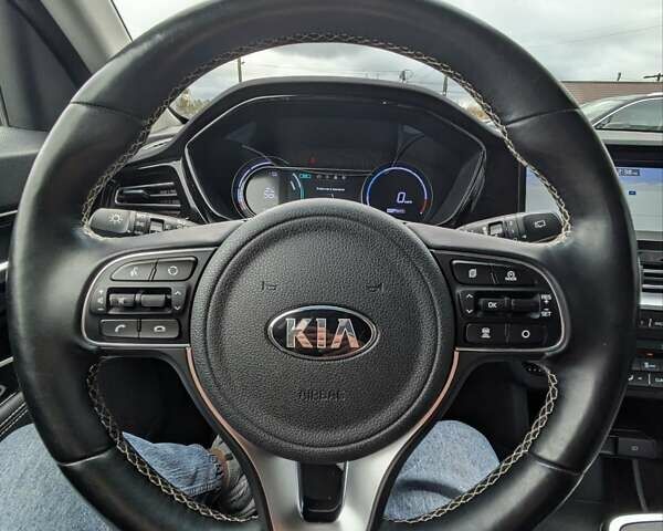 Білий Кіа Niro, об'ємом двигуна 0 л та пробігом 50 тис. км за 17300 $, фото 19 на Automoto.ua