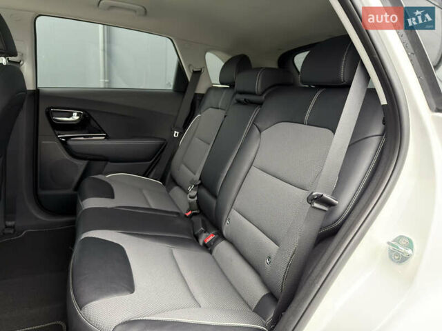 Белый Киа Niro, объемом двигателя 0 л и пробегом 39 тыс. км за 23400 $, фото 28 на Automoto.ua