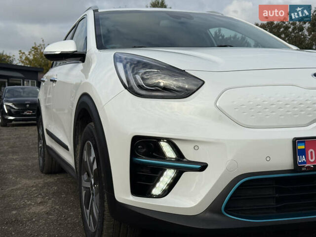 Білий Кіа Niro, об'ємом двигуна 0 л та пробігом 82 тис. км за 23266 $, фото 9 на Automoto.ua
