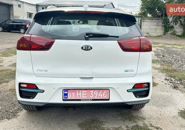 Белый Киа Niro, объемом двигателя 0 л и пробегом 141 тыс. км за 19300 $, фото 5 на Automoto.ua