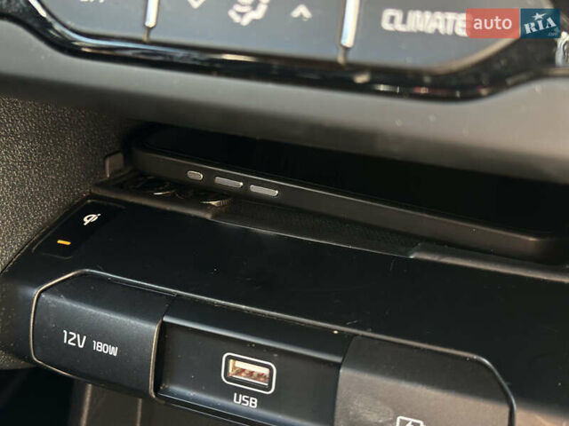 Білий Кіа Niro, об'ємом двигуна 0 л та пробігом 155 тис. км за 18300 $, фото 11 на Automoto.ua