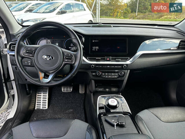Белый Киа Niro, объемом двигателя 0 л и пробегом 53 тыс. км за 19999 $, фото 28 на Automoto.ua