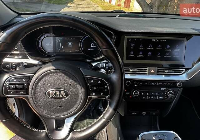 Белый Киа Niro, объемом двигателя 0 л и пробегом 140 тыс. км за 17800 $, фото 60 на Automoto.ua