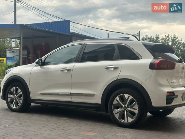 Белый Киа Niro, объемом двигателя 0 л и пробегом 122 тыс. км за 17999 $, фото 8 на Automoto.ua