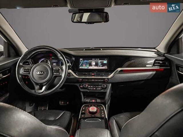 Белый Киа Niro, объемом двигателя 0 л и пробегом 129 тыс. км за 20032 $, фото 13 на Automoto.ua