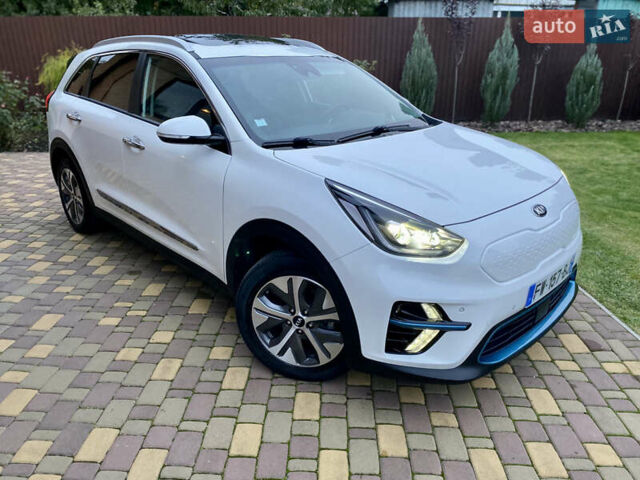 Белый Киа Niro, объемом двигателя 0 л и пробегом 97 тыс. км за 19995 $, фото 2 на Automoto.ua