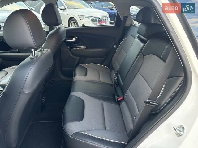 Белый Киа Niro, объемом двигателя 0 л и пробегом 72 тыс. км за 23600 $, фото 30 на Automoto.ua