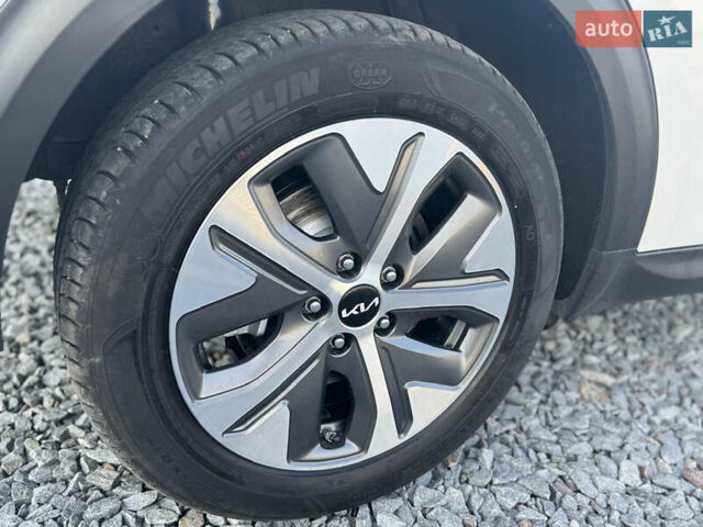 Белый Киа Niro, объемом двигателя 0 л и пробегом 112 тыс. км за 19800 $, фото 25 на Automoto.ua