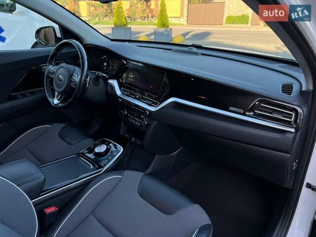 Белый Киа Niro, объемом двигателя 0 л и пробегом 112 тыс. км за 18800 $, фото 22 на Automoto.ua