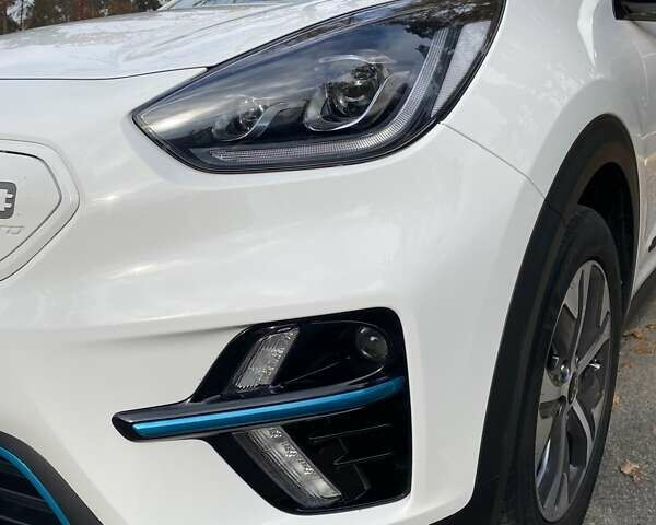 Белый Киа Niro, объемом двигателя 0 л и пробегом 63 тыс. км за 22500 $, фото 4 на Automoto.ua