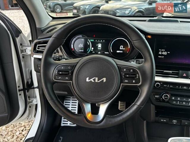 Белый Киа Niro, объемом двигателя 0 л и пробегом 72 тыс. км за 23600 $, фото 24 на Automoto.ua