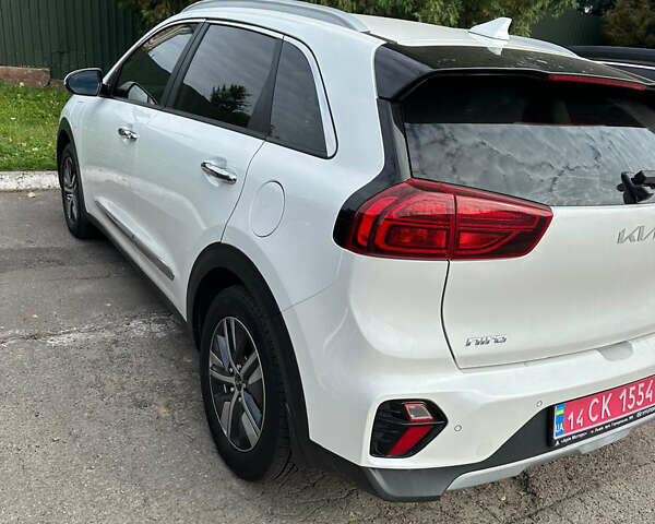 Белый Киа Niro, объемом двигателя 1.6 л и пробегом 40 тыс. км за 25150 $, фото 2 на Automoto.ua