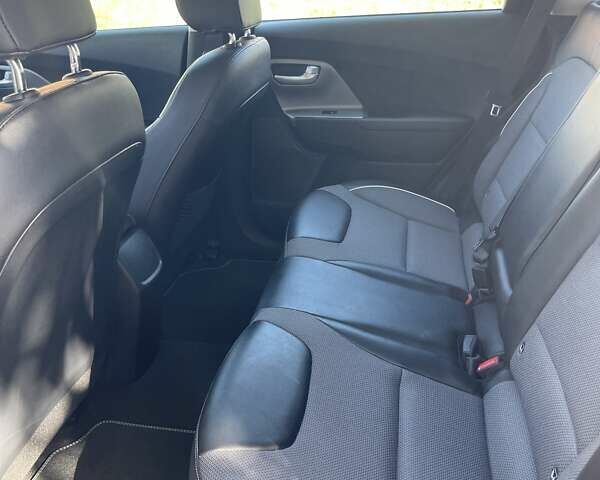 Белый Киа Niro, объемом двигателя 0 л и пробегом 95 тыс. км за 16500 $, фото 40 на Automoto.ua