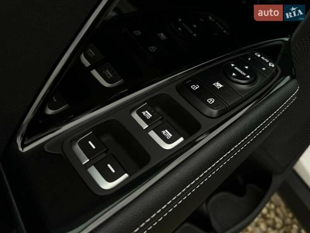 Білий Кіа Niro, об'ємом двигуна 0 л та пробігом 62 тис. км за 24500 $, фото 4 на Automoto.ua