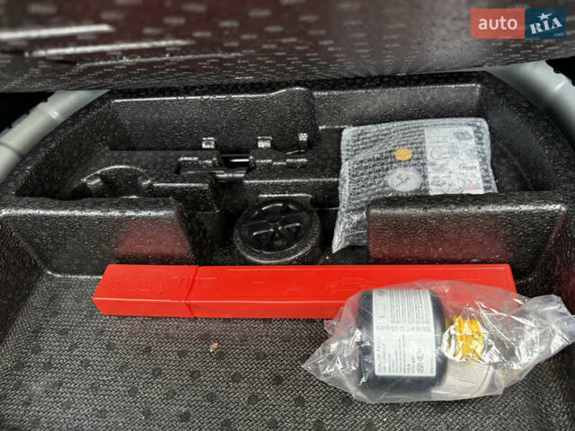 Білий Кіа Niro, об'ємом двигуна 0 л та пробігом 82 тис. км за 23266 $, фото 36 на Automoto.ua