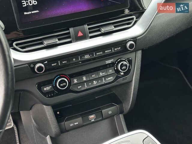 Белый Киа Niro, объемом двигателя 0 л и пробегом 55 тыс. км за 23600 $, фото 21 на Automoto.ua