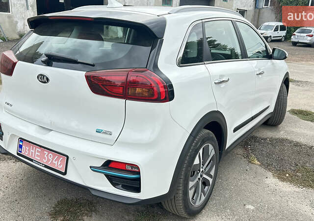 Белый Киа Niro, объемом двигателя 0 л и пробегом 141 тыс. км за 19300 $, фото 3 на Automoto.ua