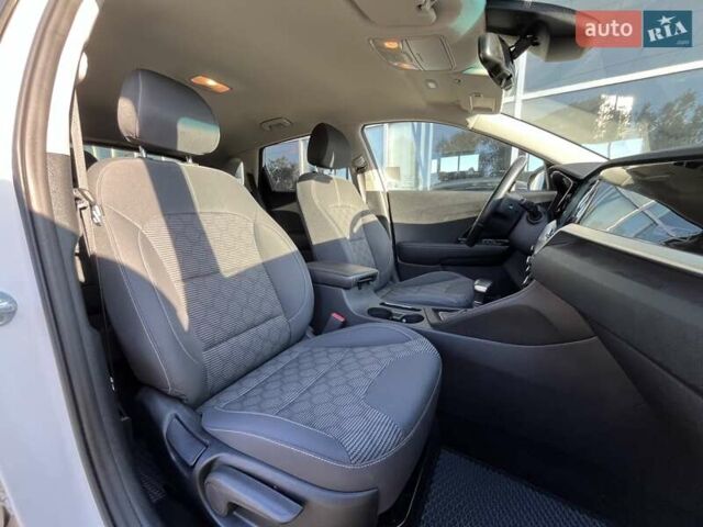 Білий Кіа Niro, об'ємом двигуна 1.58 л та пробігом 17 тис. км за 25900 $, фото 7 на Automoto.ua