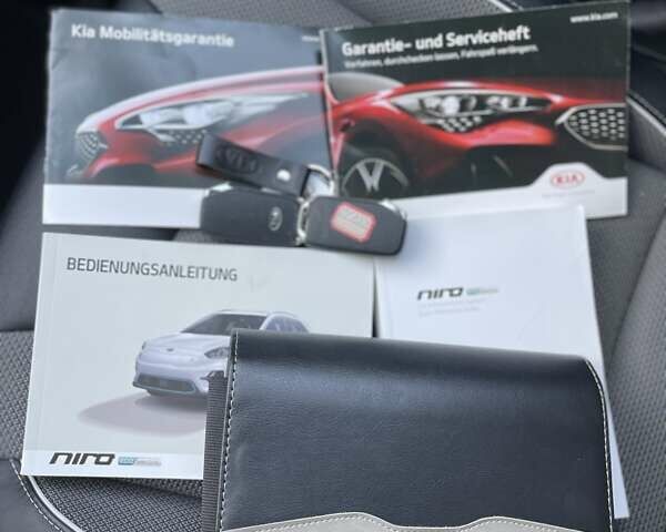 Белый Киа Niro, объемом двигателя 0 л и пробегом 96 тыс. км за 16800 $, фото 62 на Automoto.ua