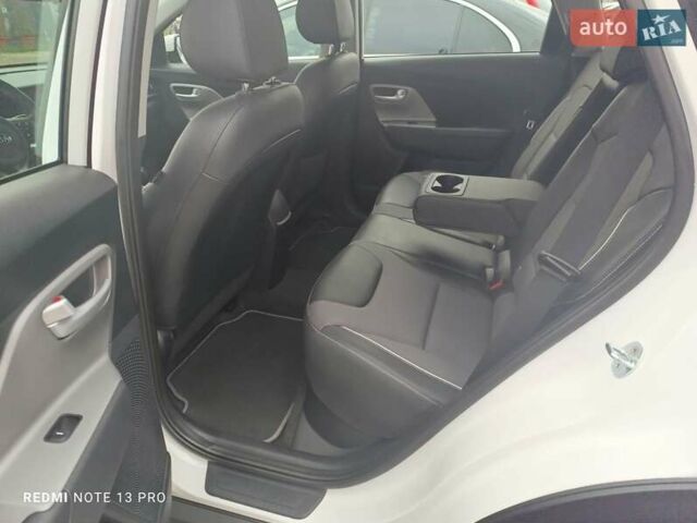 Белый Киа Niro, объемом двигателя 0 л и пробегом 34 тыс. км за 19900 $, фото 2 на Automoto.ua