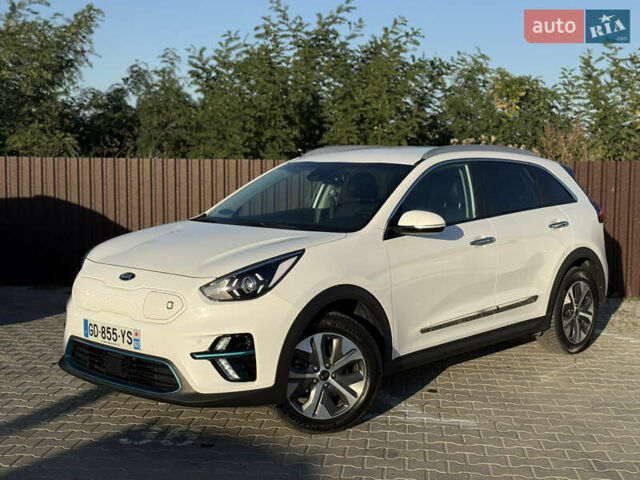 Білий Кіа Niro, об'ємом двигуна 0 л та пробігом 121 тис. км за 18950 $, фото 2 на Automoto.ua