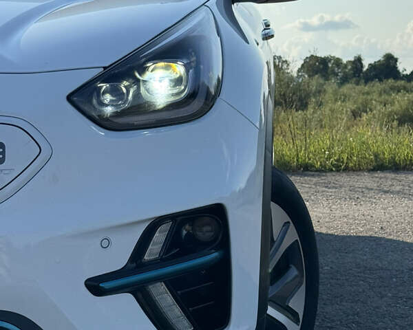 Білий Кіа Niro, об'ємом двигуна 0 л та пробігом 107 тис. км за 20900 $, фото 9 на Automoto.ua