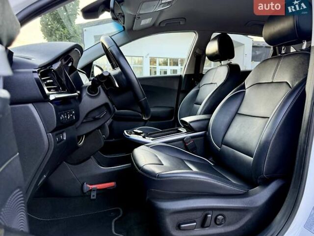 Белый Киа Niro, объемом двигателя 0 л и пробегом 82 тыс. км за 18950 $, фото 51 на Automoto.ua