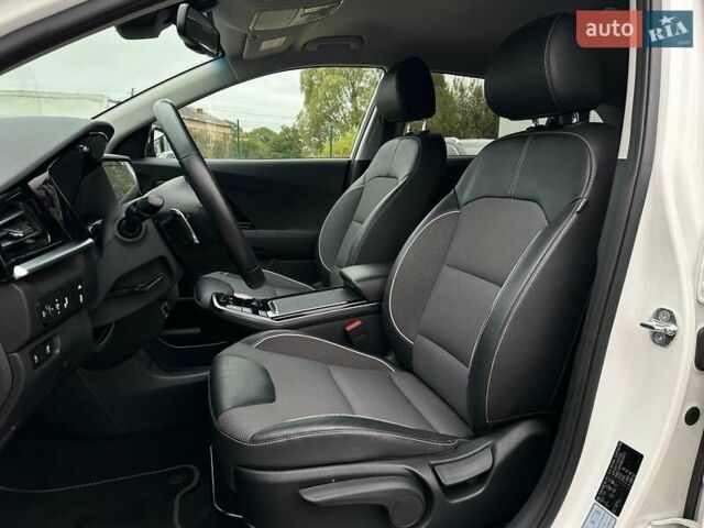 Белый Киа Niro, объемом двигателя 0 л и пробегом 56 тыс. км за 23400 $, фото 1 на Automoto.ua