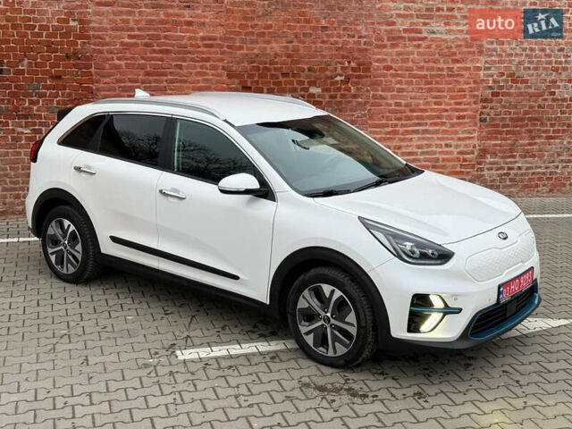 Білий Кіа Niro, об'ємом двигуна 0 л та пробігом 118 тис. км за 20500 $, фото 7 на Automoto.ua