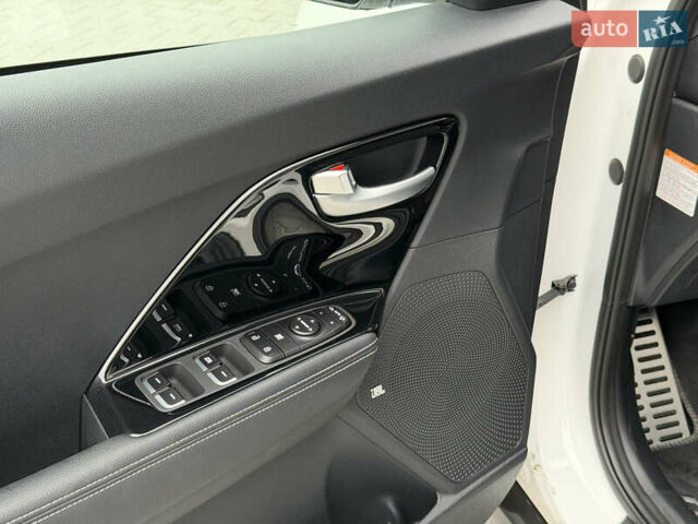 Белый Киа Niro, объемом двигателя 0 л и пробегом 39 тыс. км за 23400 $, фото 12 на Automoto.ua