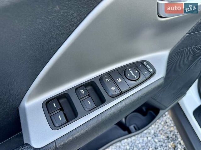 Белый Киа Niro, объемом двигателя 0 л и пробегом 22 тыс. км за 17300 $, фото 10 на Automoto.ua