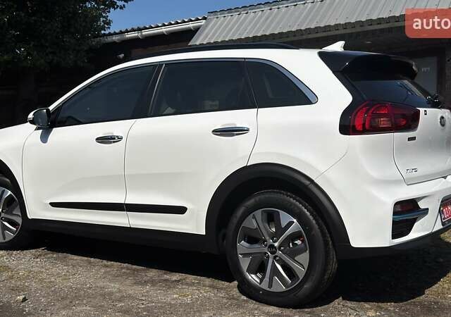 Белый Киа Niro, объемом двигателя 0 л и пробегом 140 тыс. км за 17800 $, фото 23 на Automoto.ua