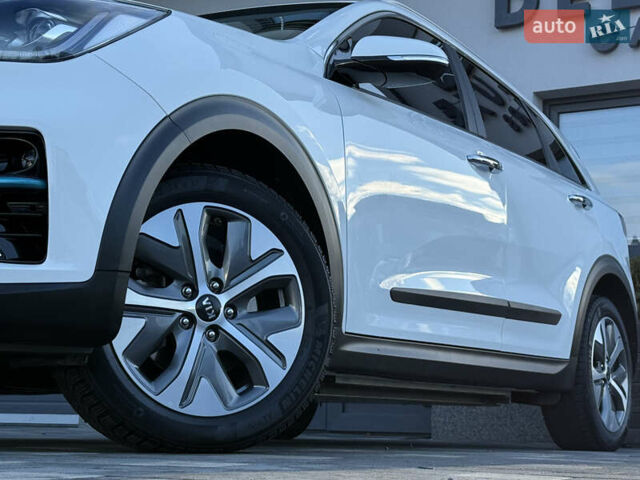 Белый Киа Niro, объемом двигателя 0 л и пробегом 80 тыс. км за 17800 $, фото 13 на Automoto.ua