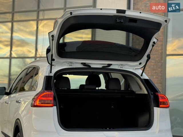 Белый Киа Niro, объемом двигателя 0 л и пробегом 113 тыс. км за 17800 $, фото 36 на Automoto.ua