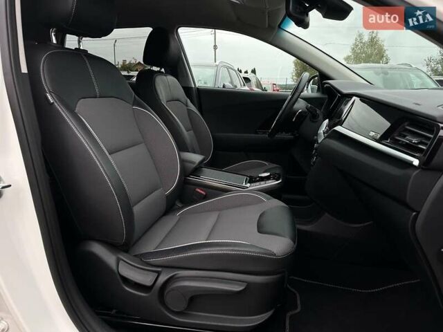 Белый Киа Niro, объемом двигателя 0 л и пробегом 56 тыс. км за 23400 $, фото 80 на Automoto.ua