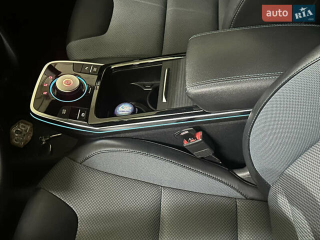 Белый Киа Niro, объемом двигателя 0 л и пробегом 122 тыс. км за 17999 $, фото 60 на Automoto.ua