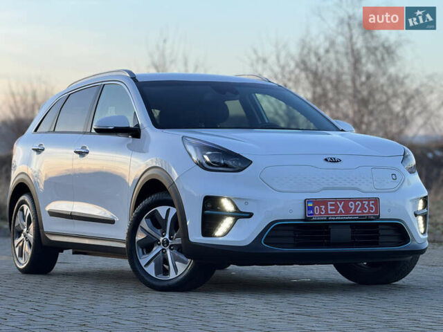 Белый Киа Niro, объемом двигателя 0 л и пробегом 18 тыс. км за 21999 $, фото 1 на Automoto.ua