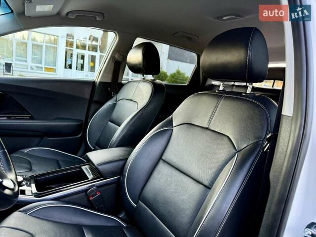 Белый Киа Niro, объемом двигателя 0 л и пробегом 82 тыс. км за 18950 $, фото 54 на Automoto.ua