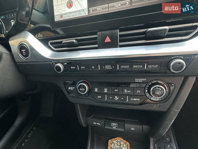 Белый Киа Niro, объемом двигателя 0 л и пробегом 122 тыс. км за 17999 $, фото 35 на Automoto.ua