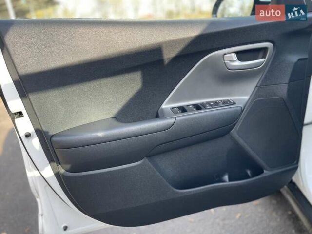 Белый Киа Niro, объемом двигателя 0 л и пробегом 96 тыс. км за 16800 $, фото 33 на Automoto.ua