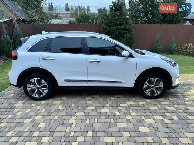 Белый Киа Niro, объемом двигателя 0 л и пробегом 97 тыс. км за 19995 $, фото 4 на Automoto.ua