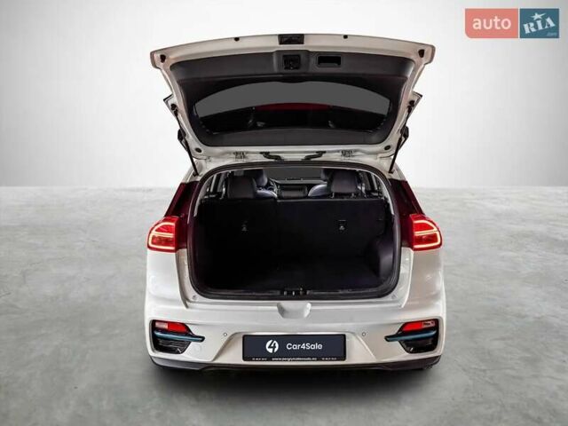 Белый Киа Niro, объемом двигателя 0 л и пробегом 129 тыс. км за 20032 $, фото 9 на Automoto.ua