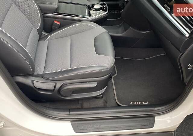Белый Киа Niro, объемом двигателя 0 л и пробегом 63 тыс. км за 22500 $, фото 30 на Automoto.ua